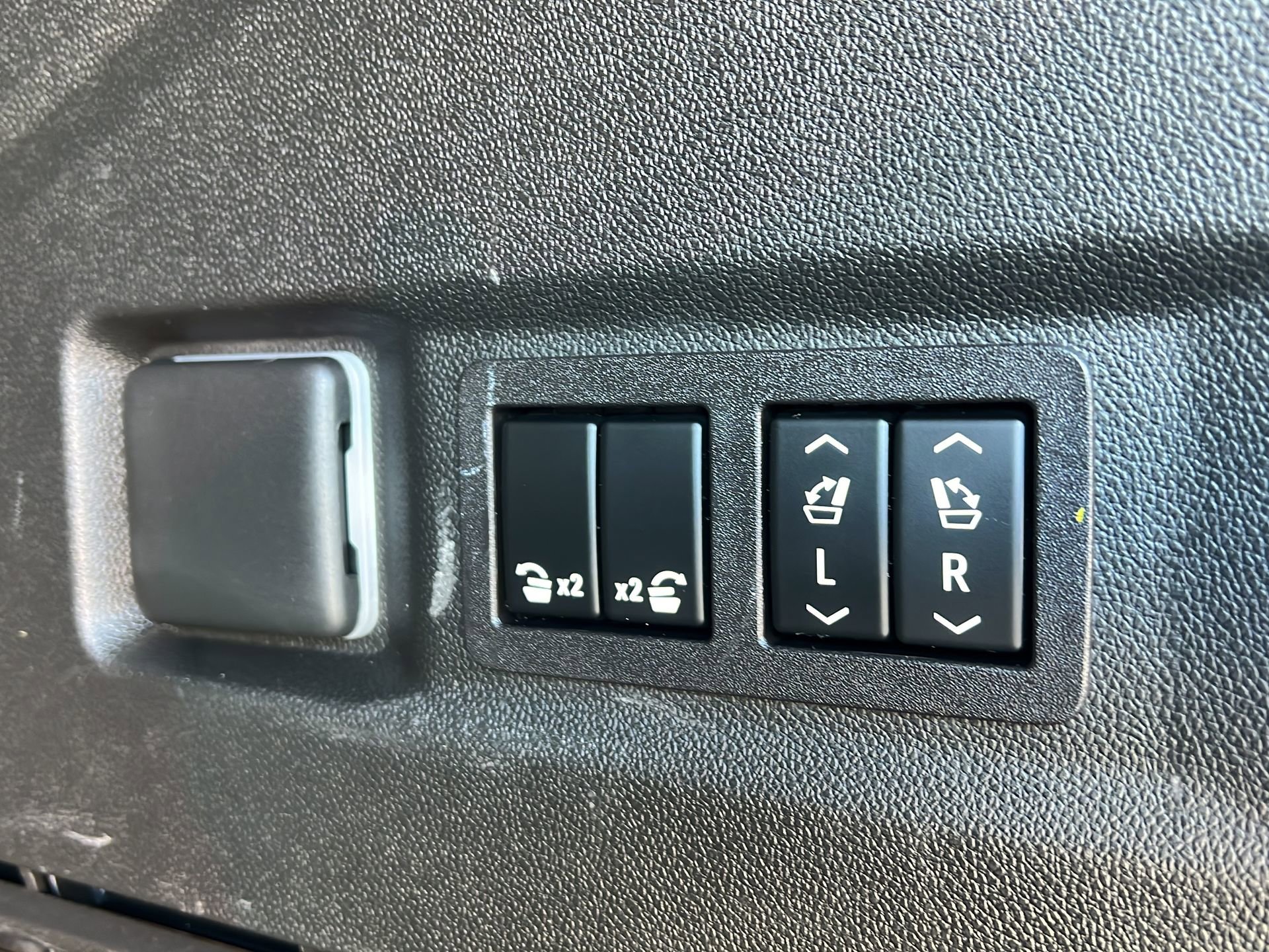 Used 2023 Chevrolet Tahoe Z71 w/ Luxury Package image 29