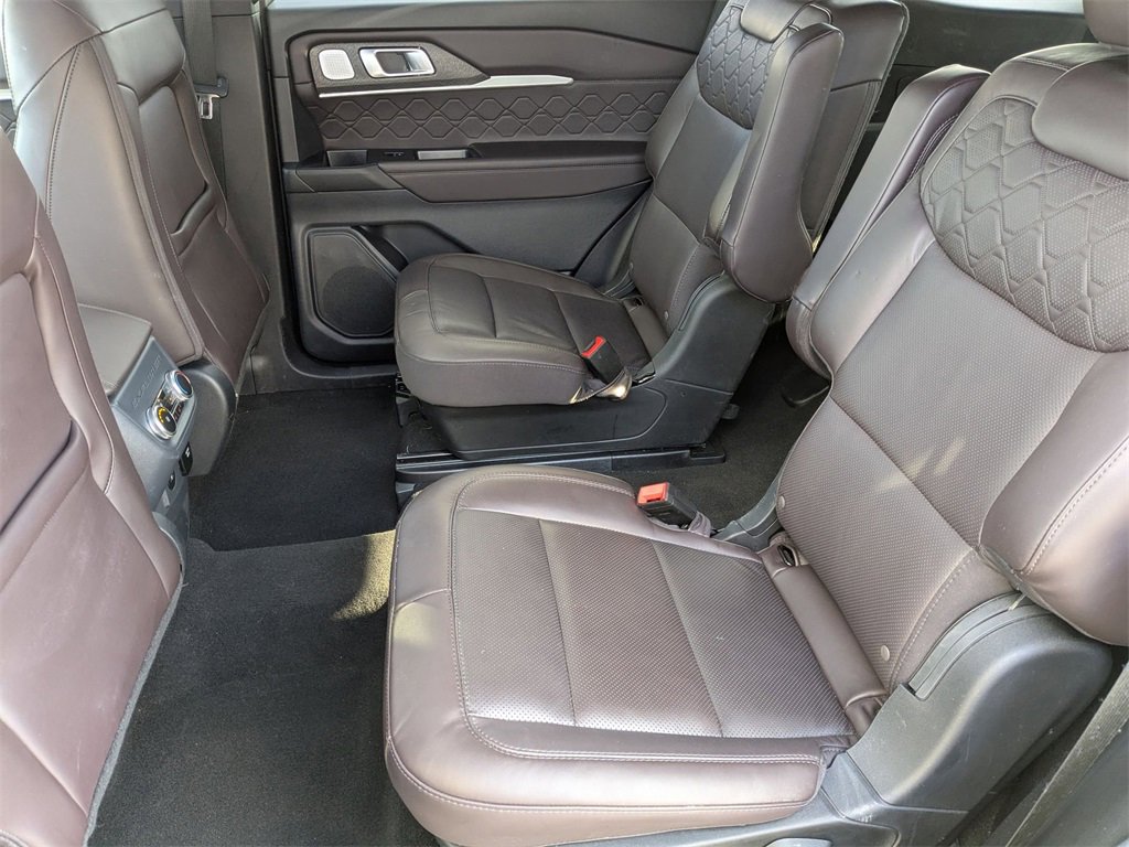 Used 2025 Ford Explorer Platinum w/ LUX Leather Package image 30