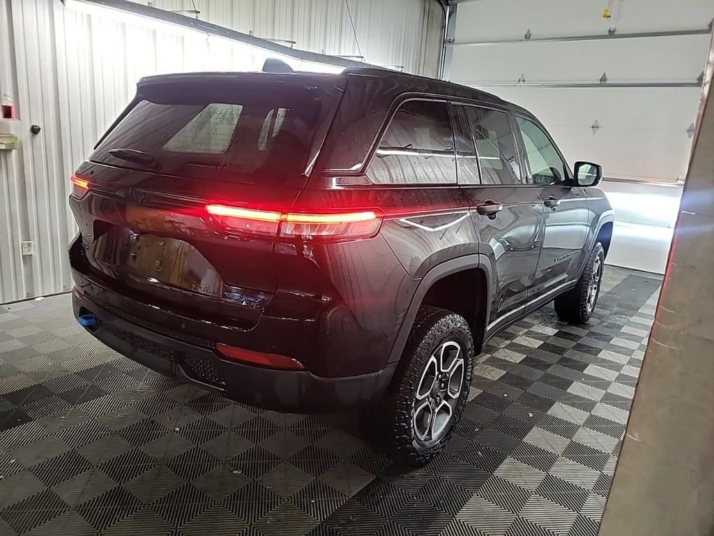 Used 2023 Jeep Grand Cherokee Trailhawk image 5