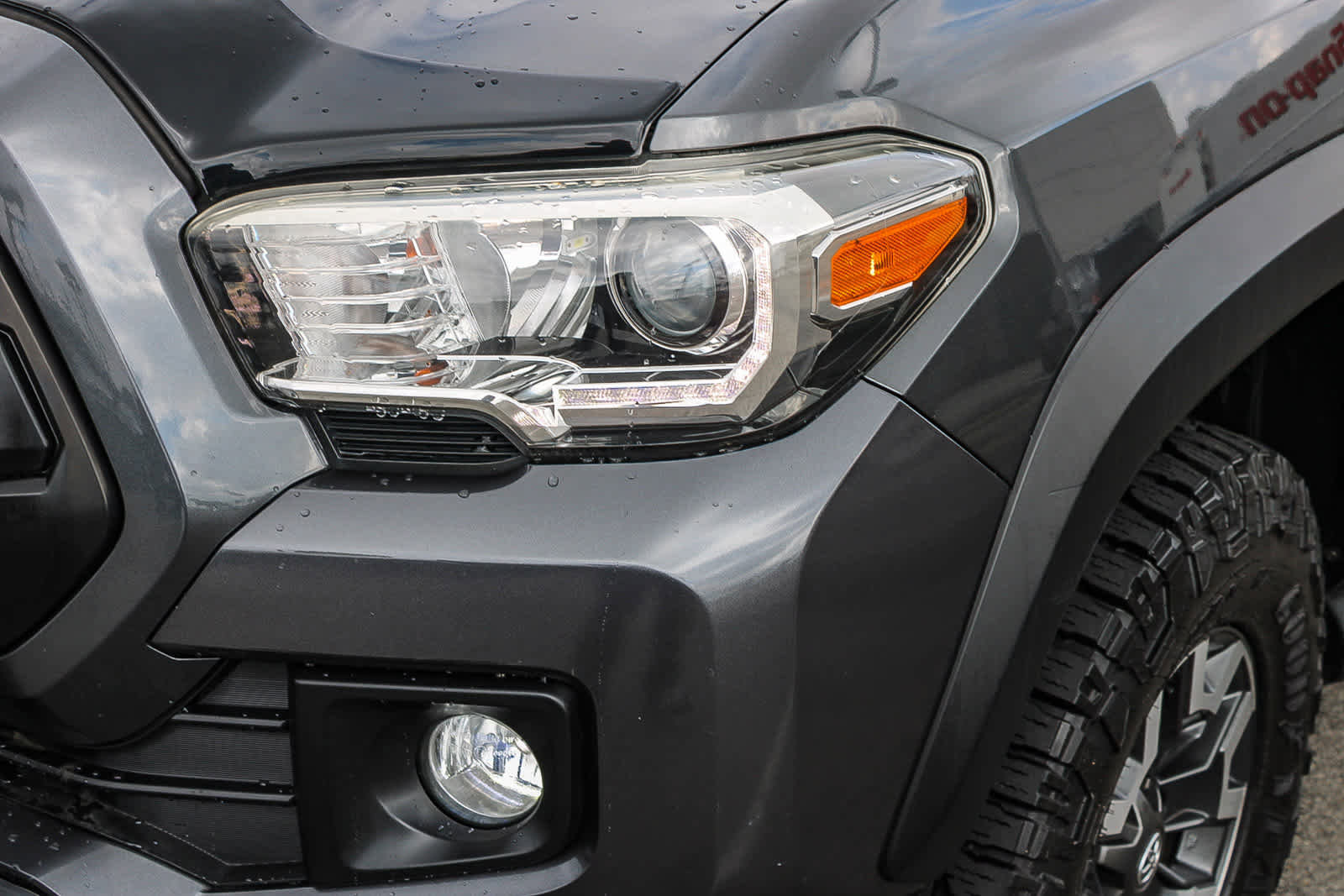 Used 2019 Toyota Tacoma TRD Off-Road AWD/4WD image 10