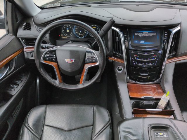 Used 2015 Cadillac Escalade Luxury AWD/4WD image 16