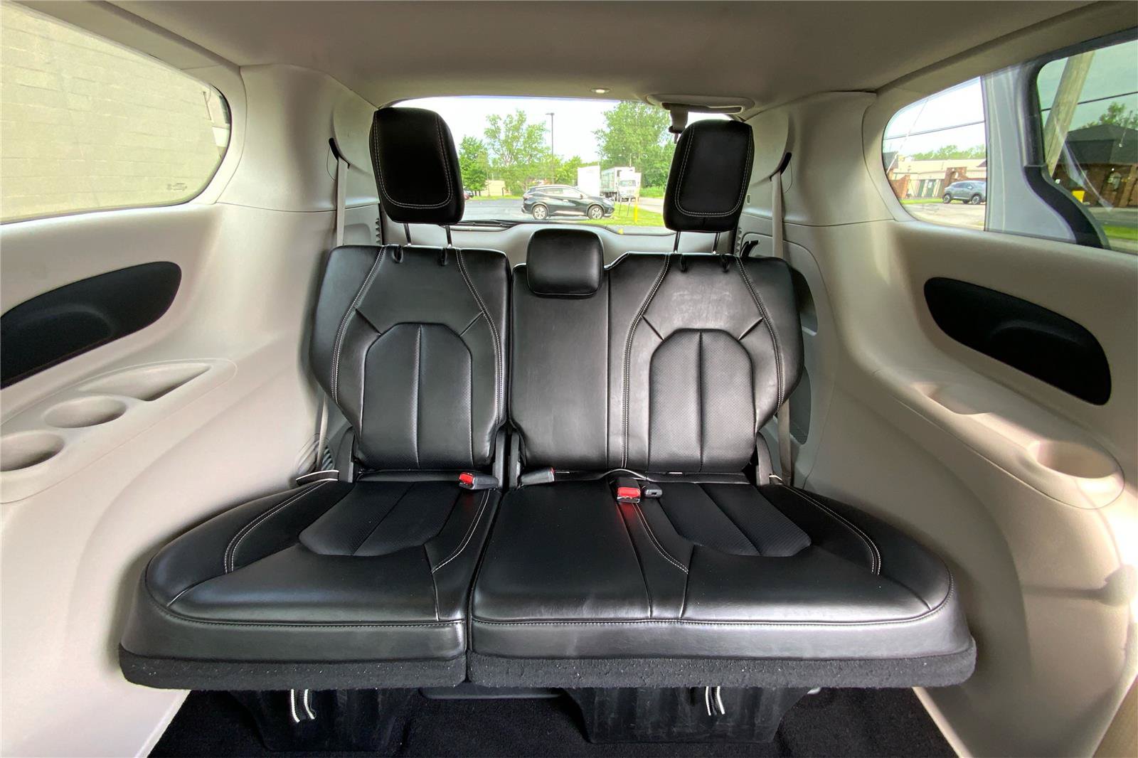 Used 2024 Chrysler Pacifica Touring-L FWD image 37