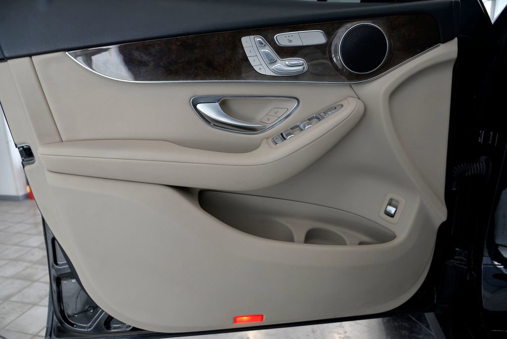 Used 2018 Mercedes-Benz GLC 300 4MATIC image 14