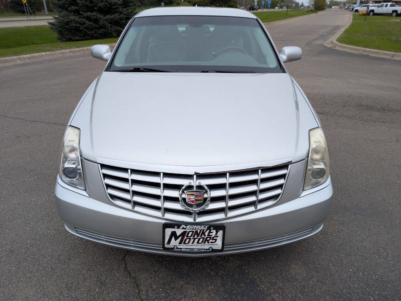 Used 2011 Cadillac DTS FWD image 4