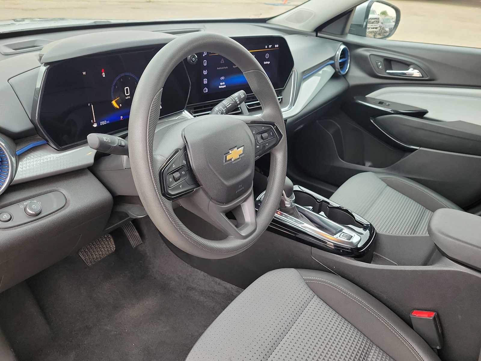 Used 2025 Chevrolet Trax LT FWD image 10