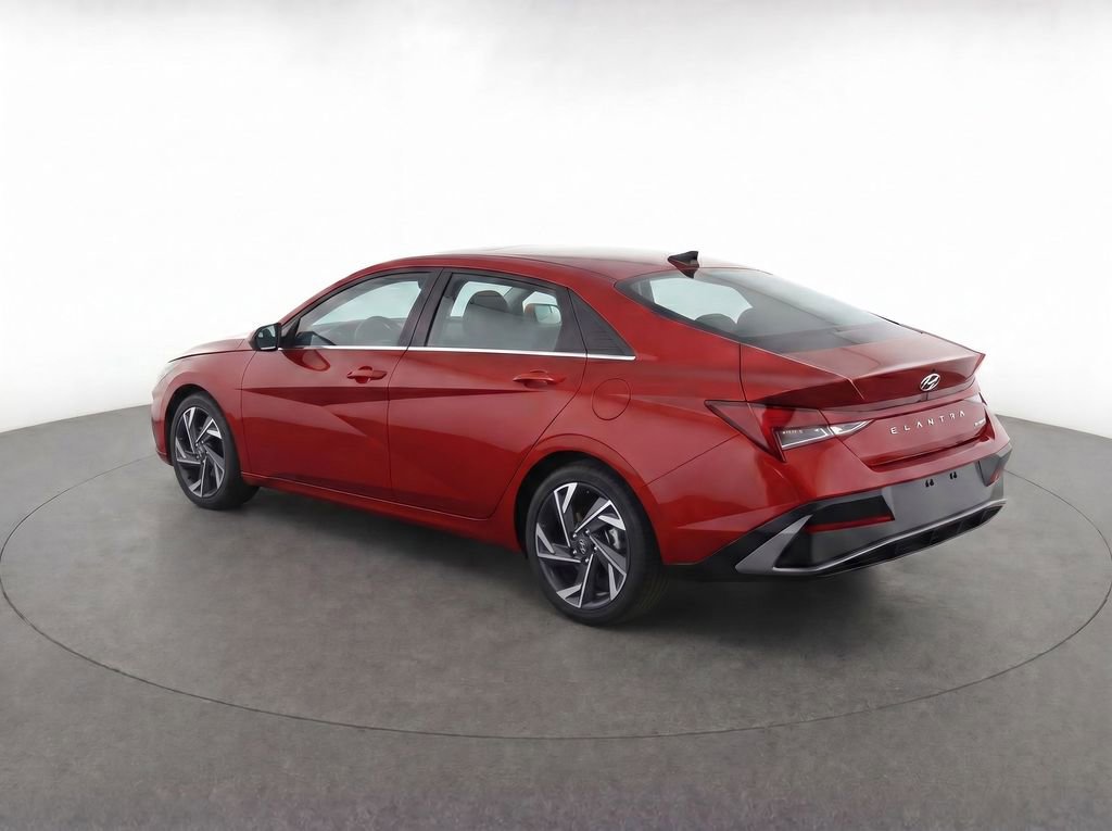 Used 2025 Hyundai Elantra Limited FWD image 3