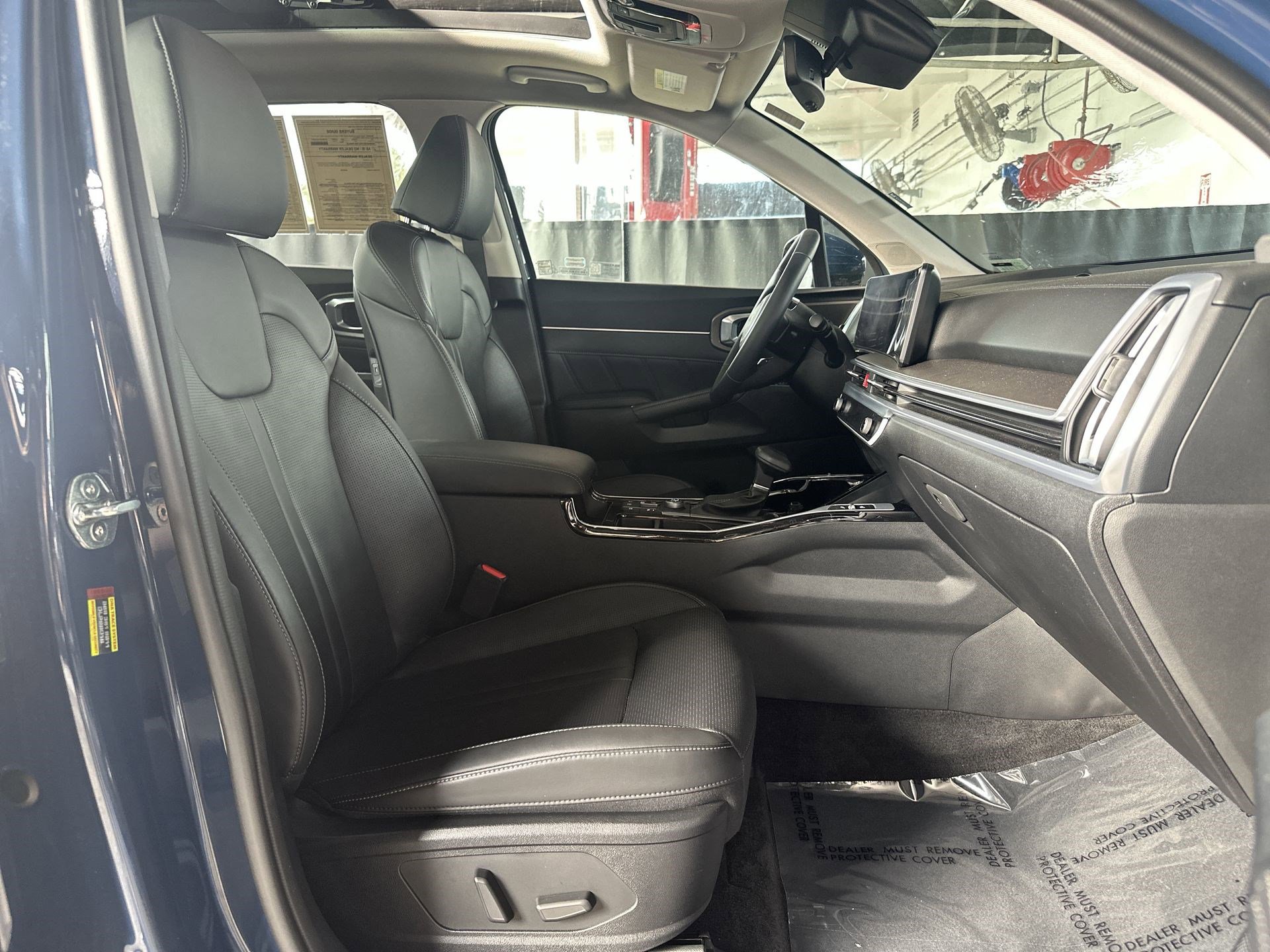 Used 2025 Kia Sorento SX image 27