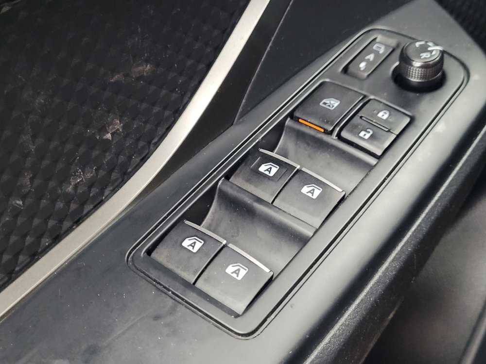 Used 2018 Toyota C-HR XLE FWD image 27