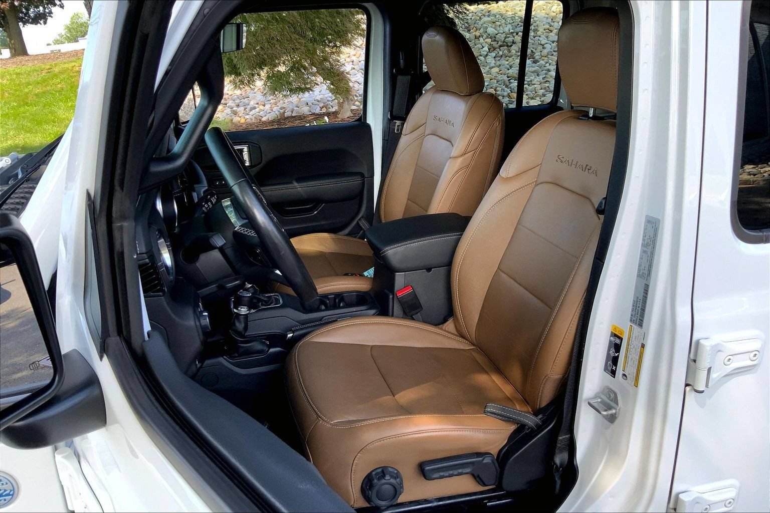 Used 2022 Jeep Wrangler Unlimited Sahara w/ Cold Weather Group AWD/4WD image 7