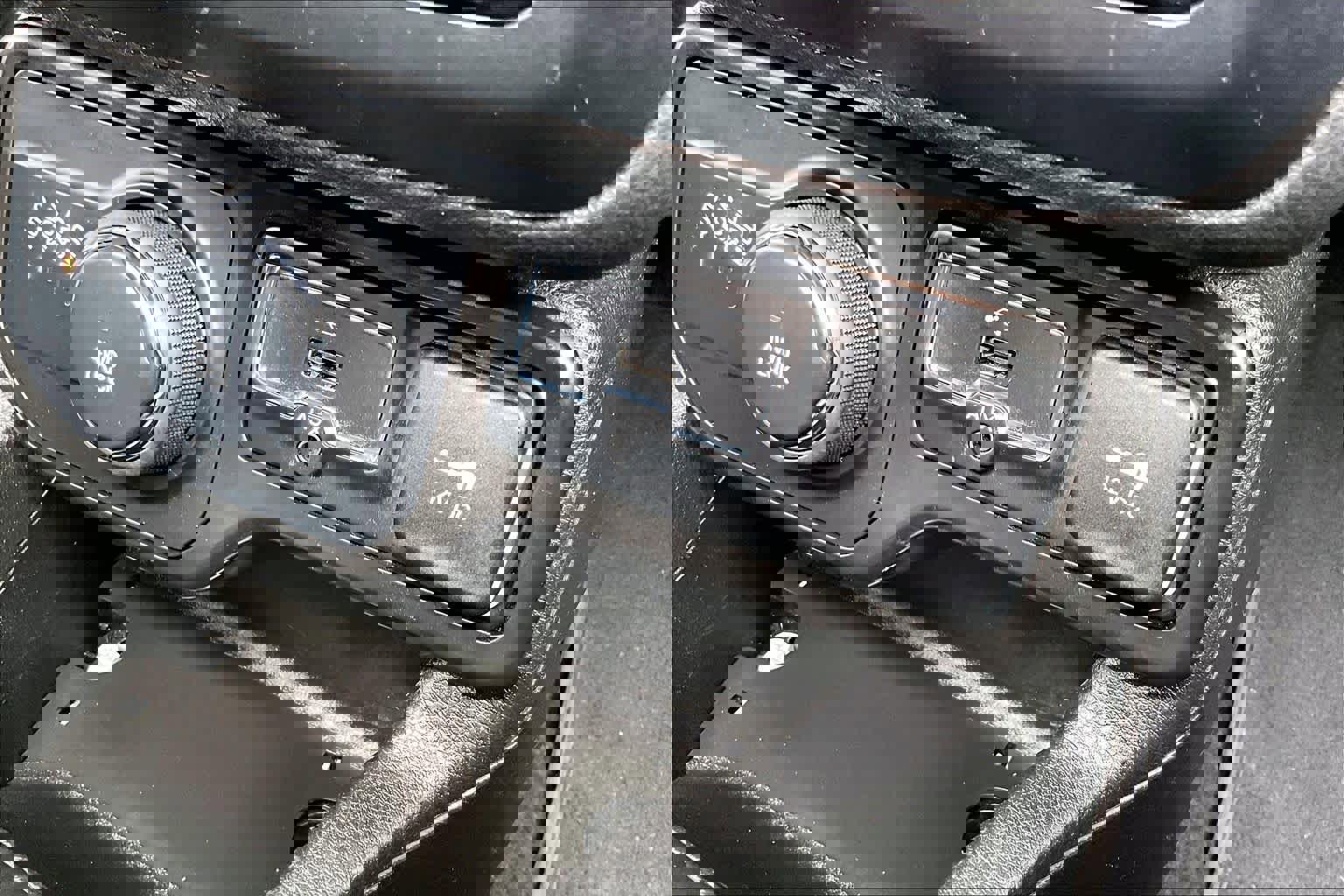 Used 2020 Jeep Renegade Limited w/ Advanced Technology Group image 34