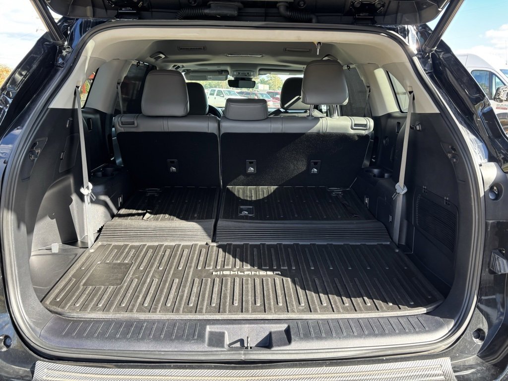 Used 2022 Toyota Highlander XLE image 34