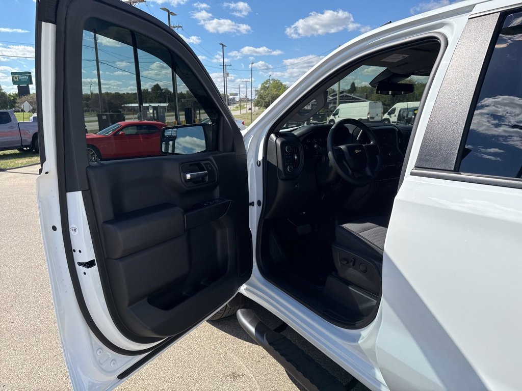 Used 2025 Chevrolet Silverado 1500 Custom image 12