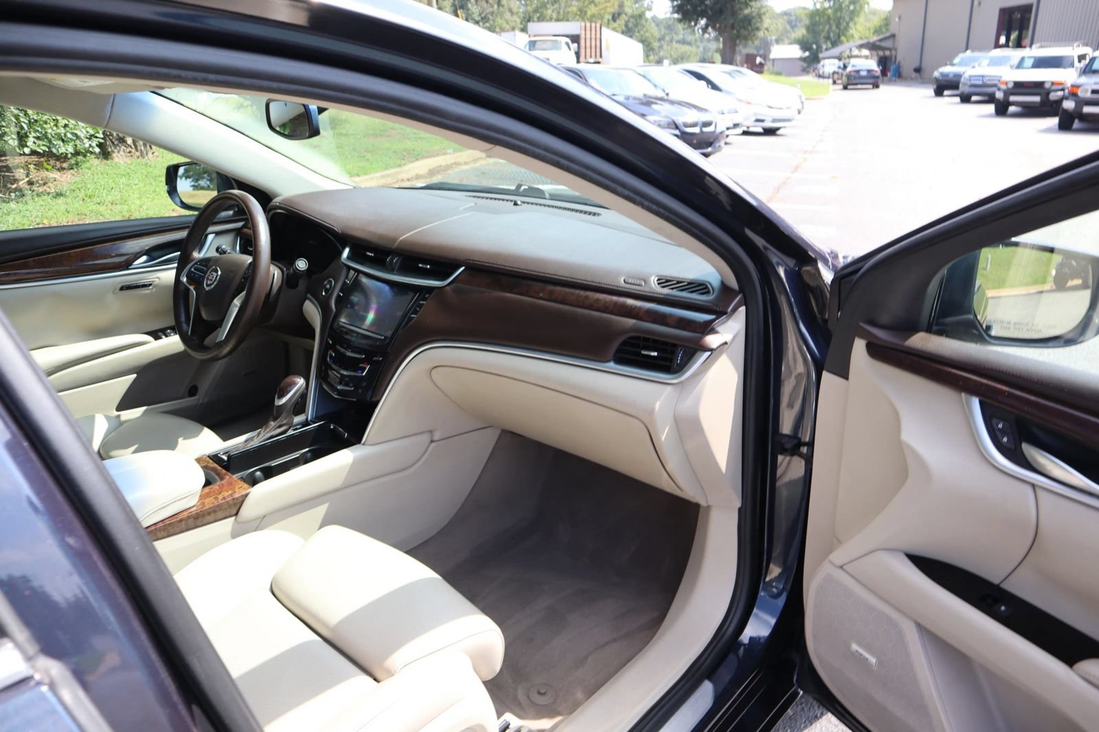 Used 2013 Cadillac XTS Luxury FWD image 15