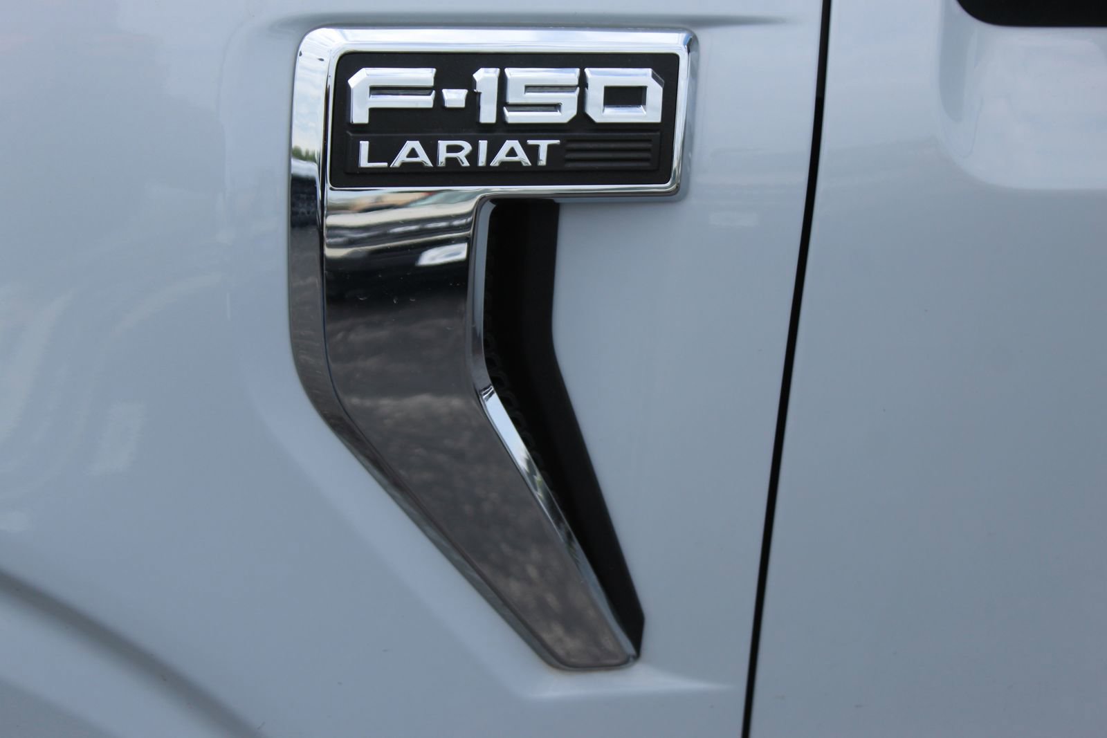 Used 2021 Ford F150 Lariat w/ Max Trailer Tow Package AWD/4WD image 3