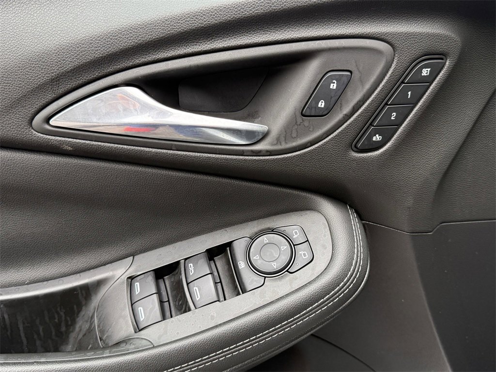 Used 2022 Buick Encore GX Essence w/ Experience Buick Package image 19