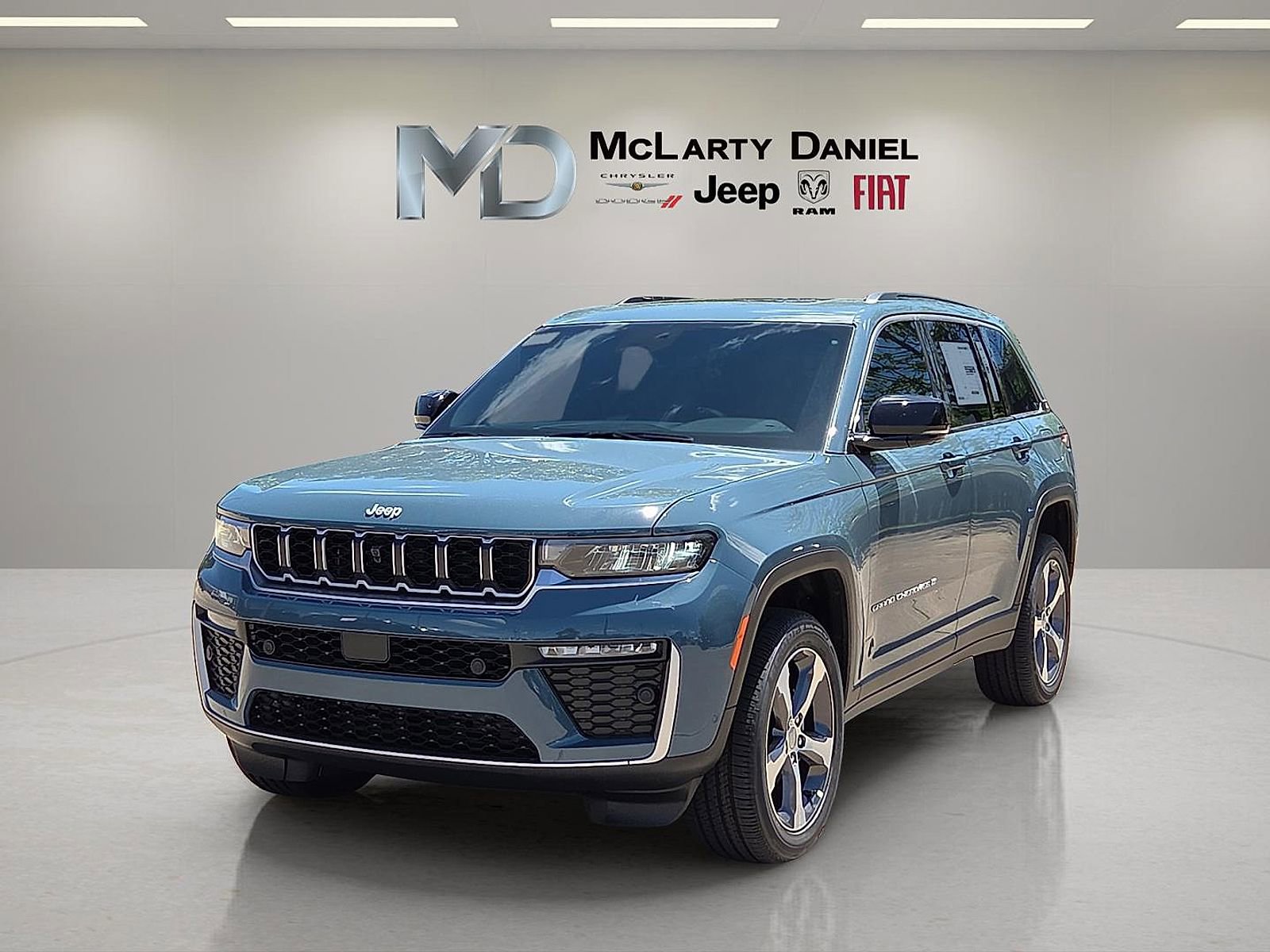 New 2026 Jeep Grand Cherokee Limited w/ Luxury Tech Group II AWD/4WD video 2