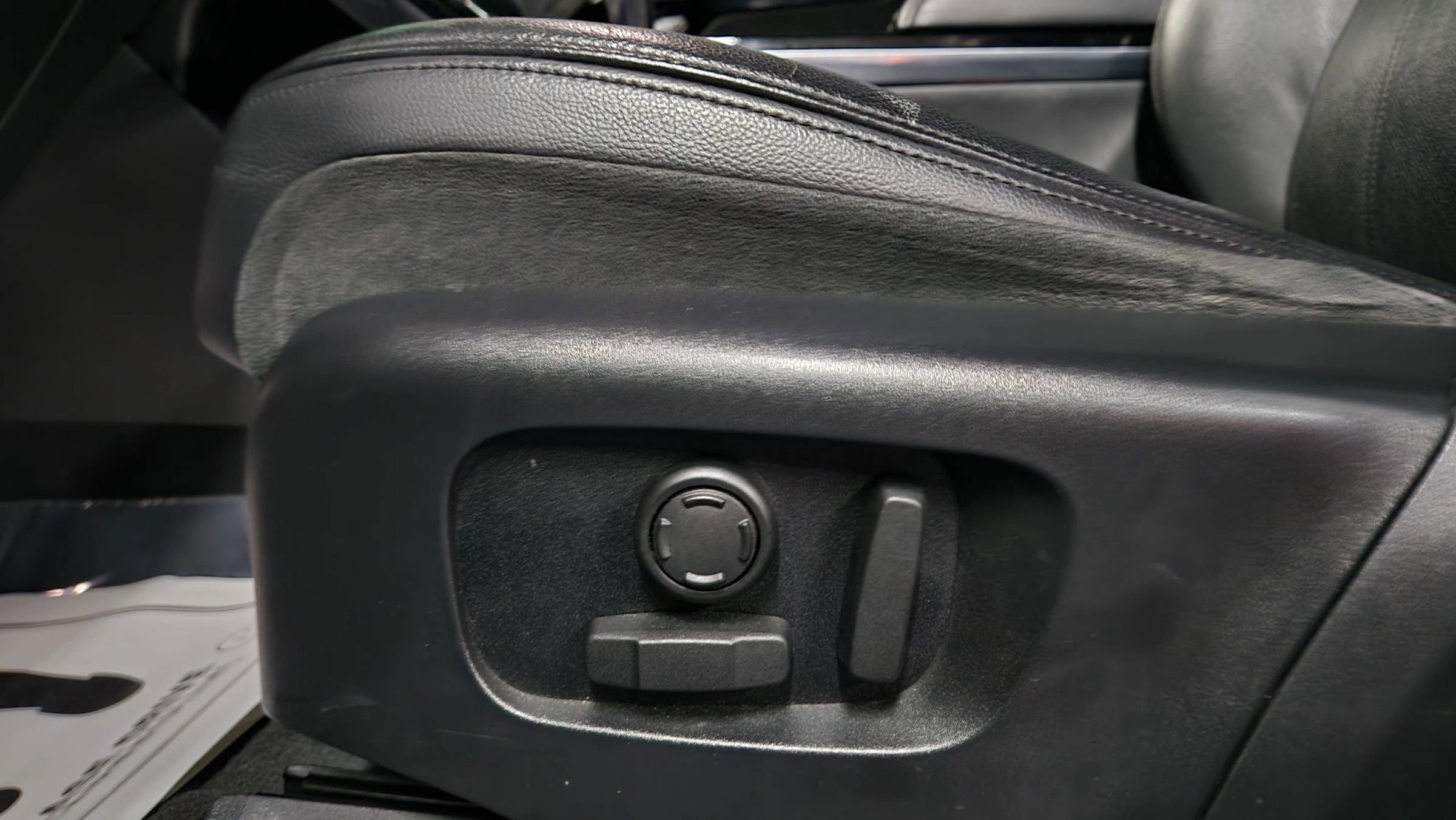 Used 2020 Land Rover Range Rover Evoque SE image 9