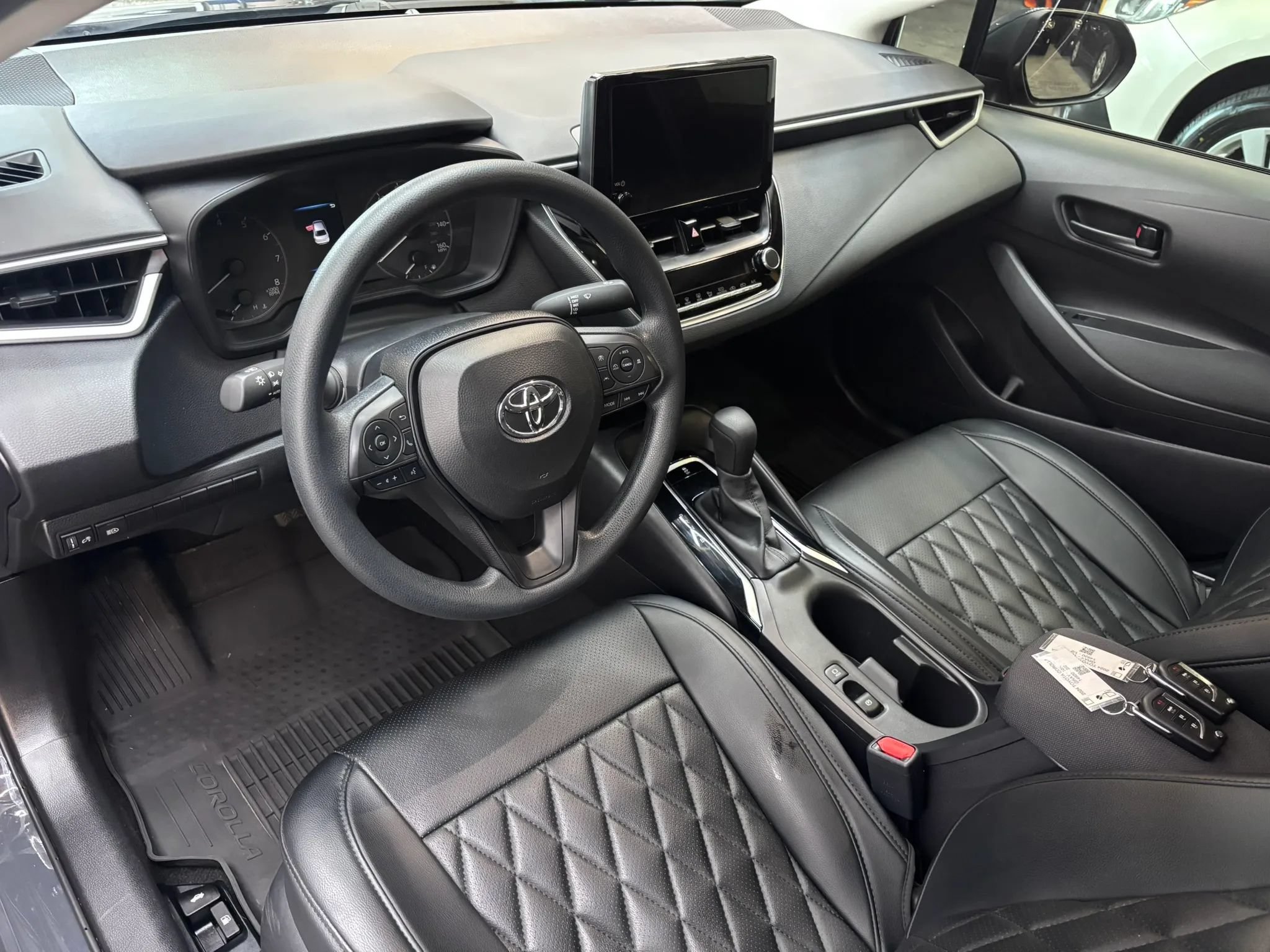 Used 2024 Toyota Corolla LE FWD image 4