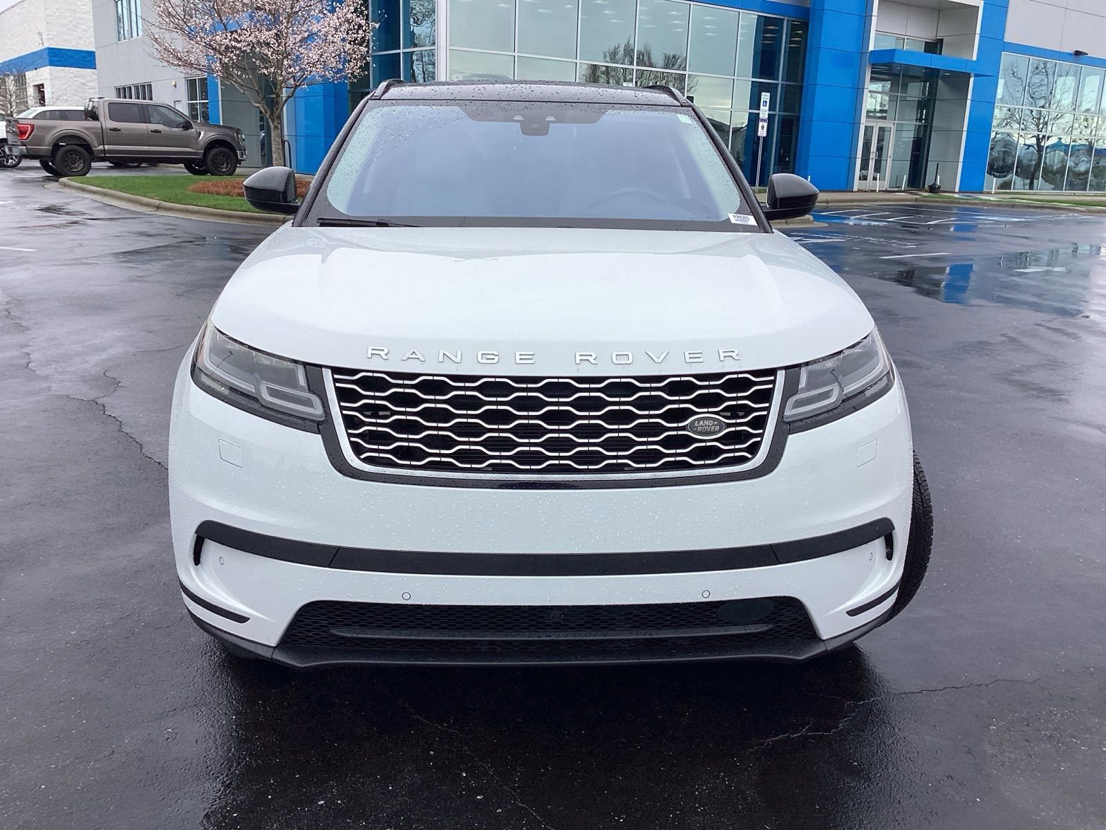 Used 2019 Land Rover Range Rover Velar S image 6
