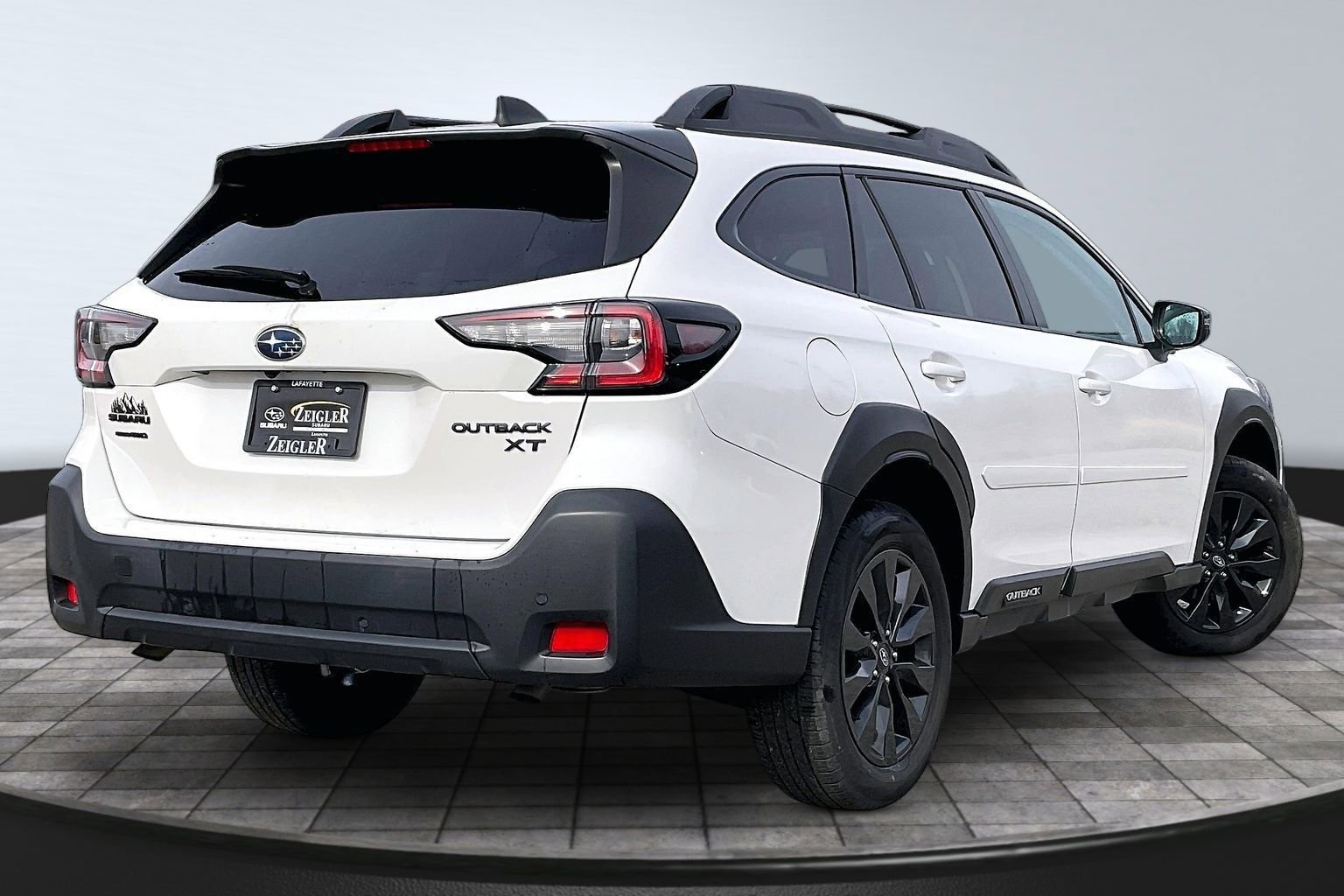 Used 2023 Subaru Outback Onyx Edition XT image 2