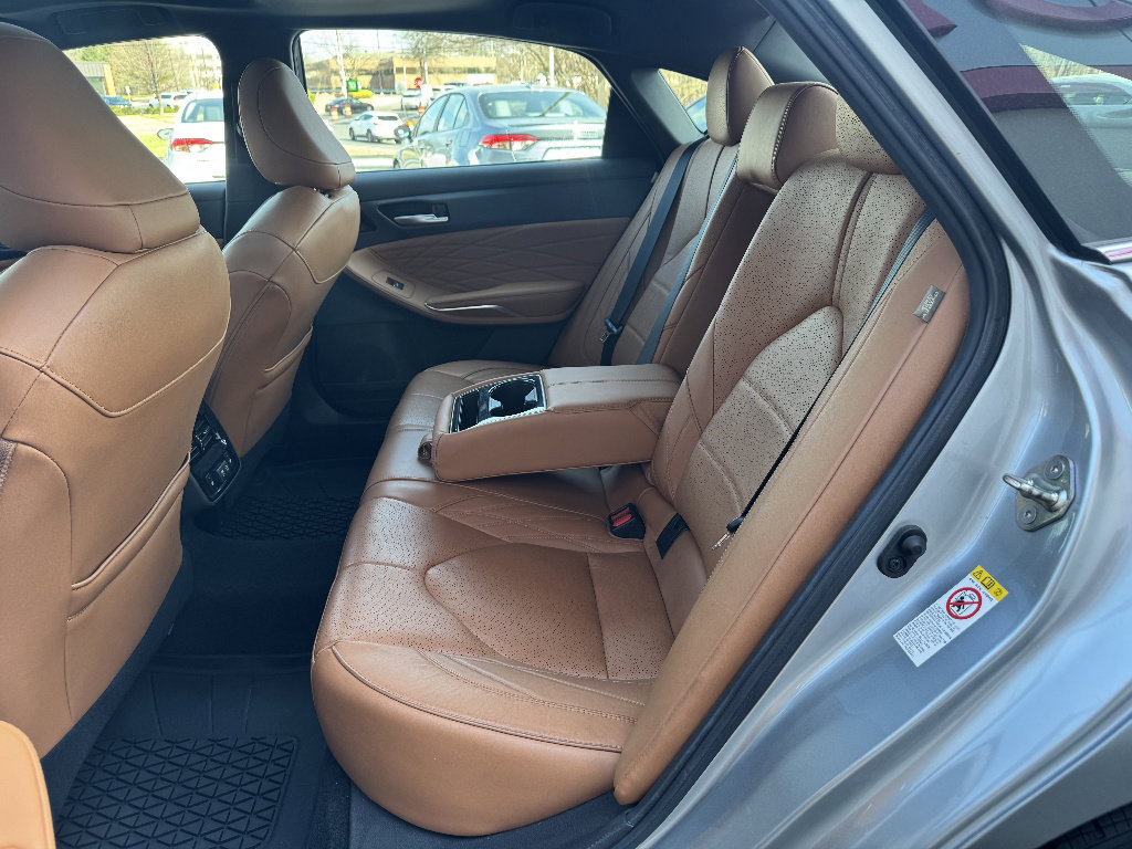 Used 2019 Toyota Avalon Limited FWD image 9