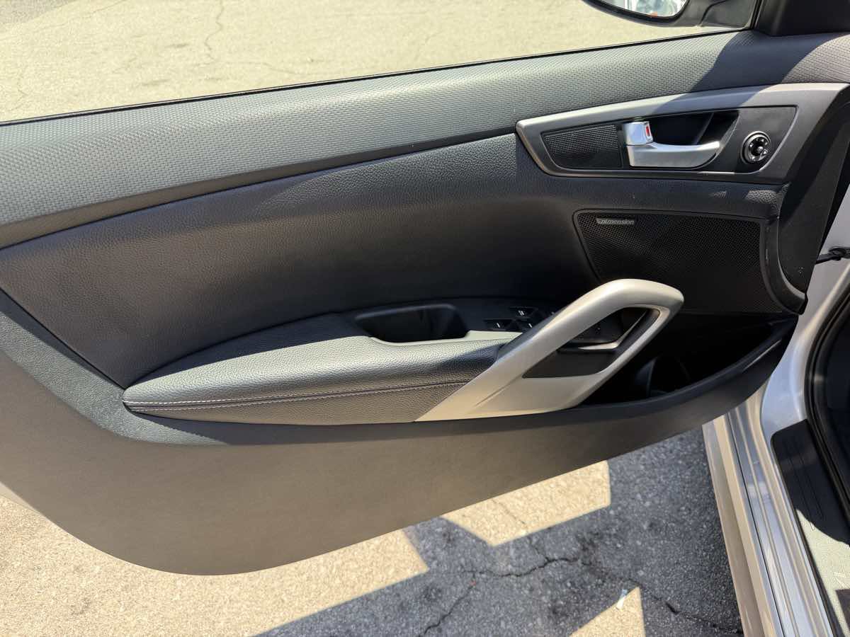 Used 2016 Hyundai Veloster Turbo FWD image 15