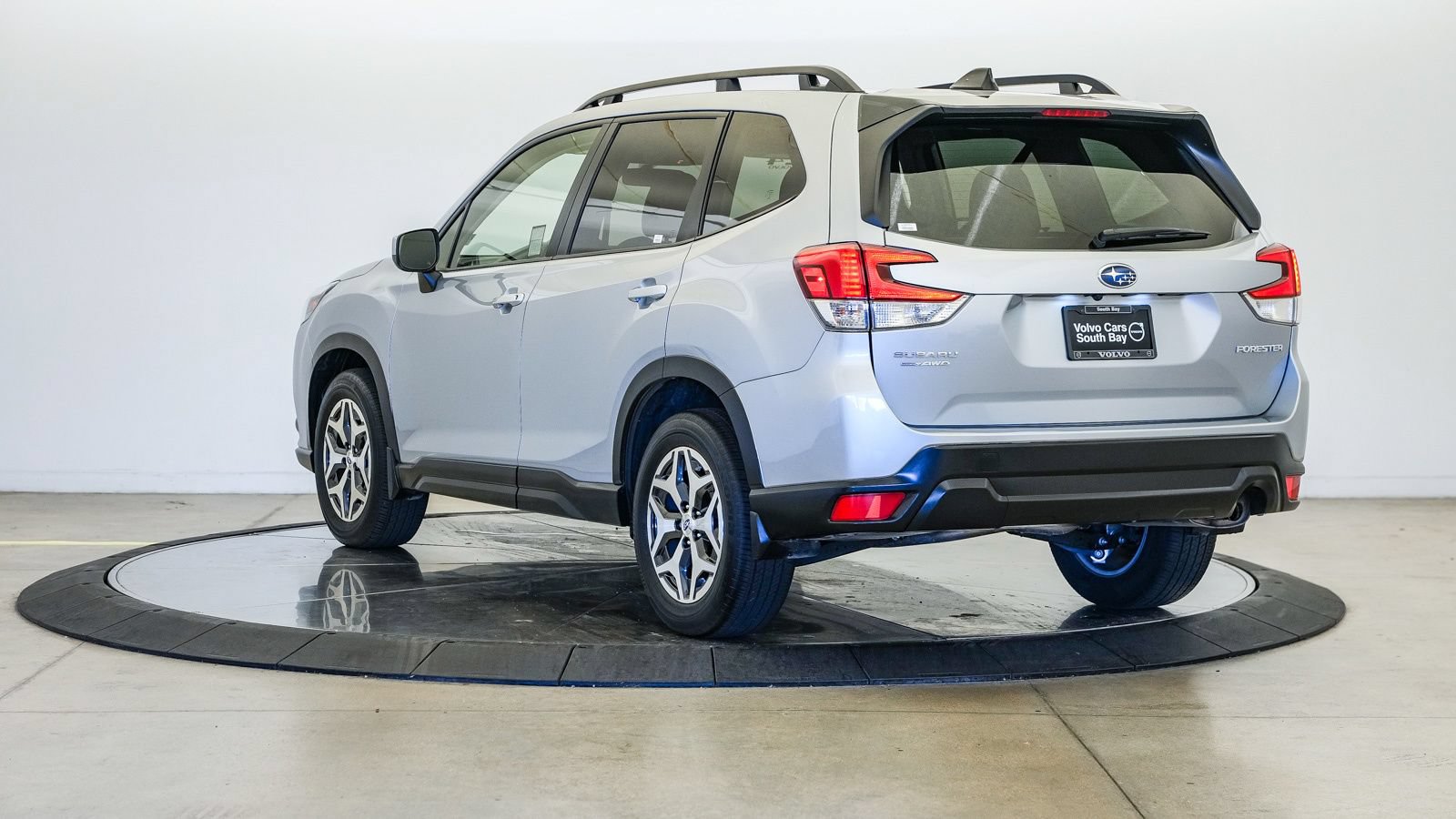 Used 2024 Subaru Forester Premium AWD/4WD image 2