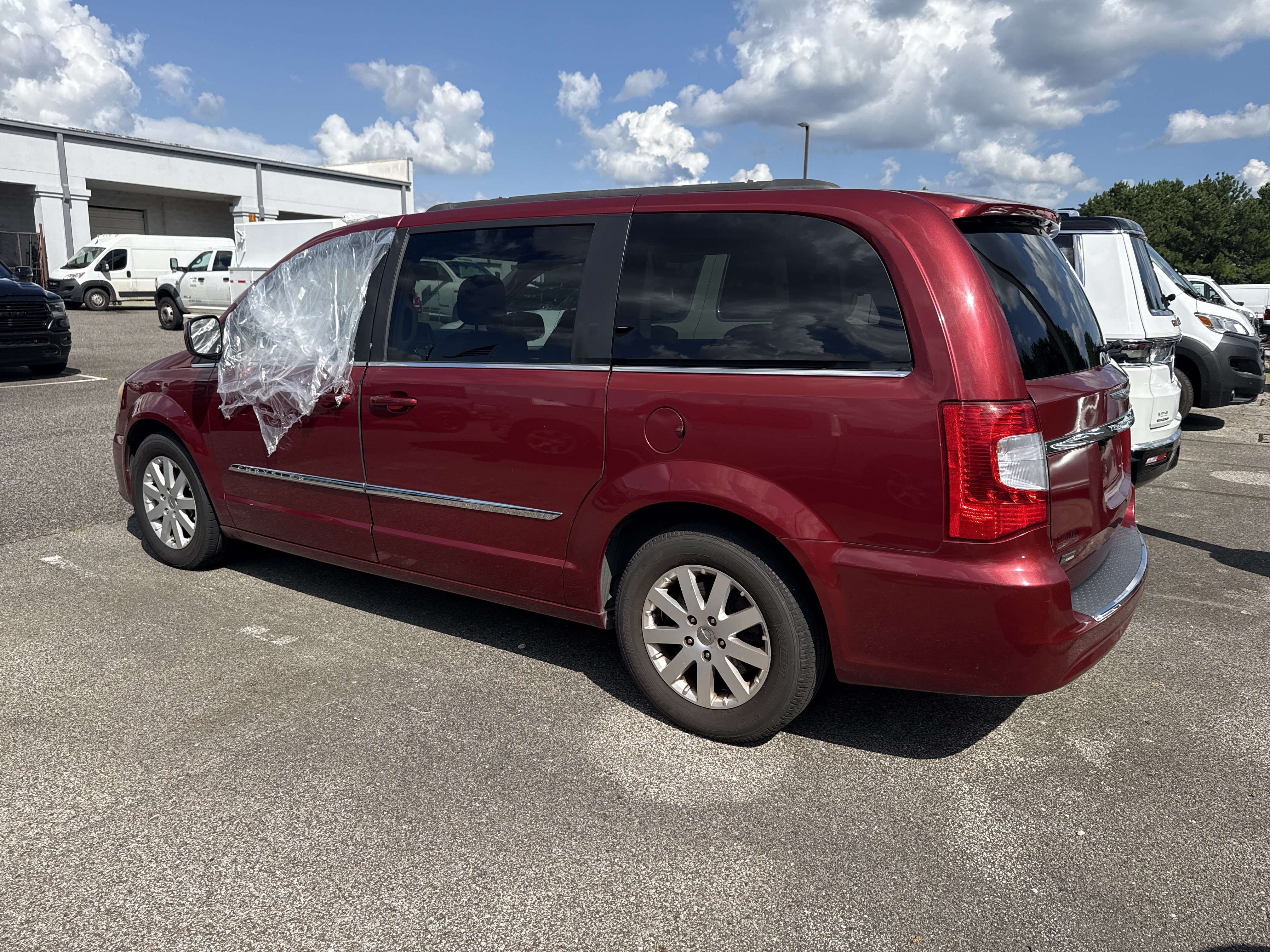 Used 2014 Chrysler Town & Country Touring FWD image 7