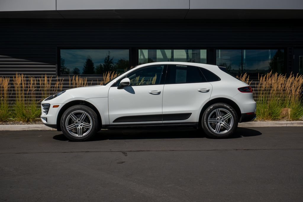 Used 2018 Porsche Macan AWD/4WD image 2