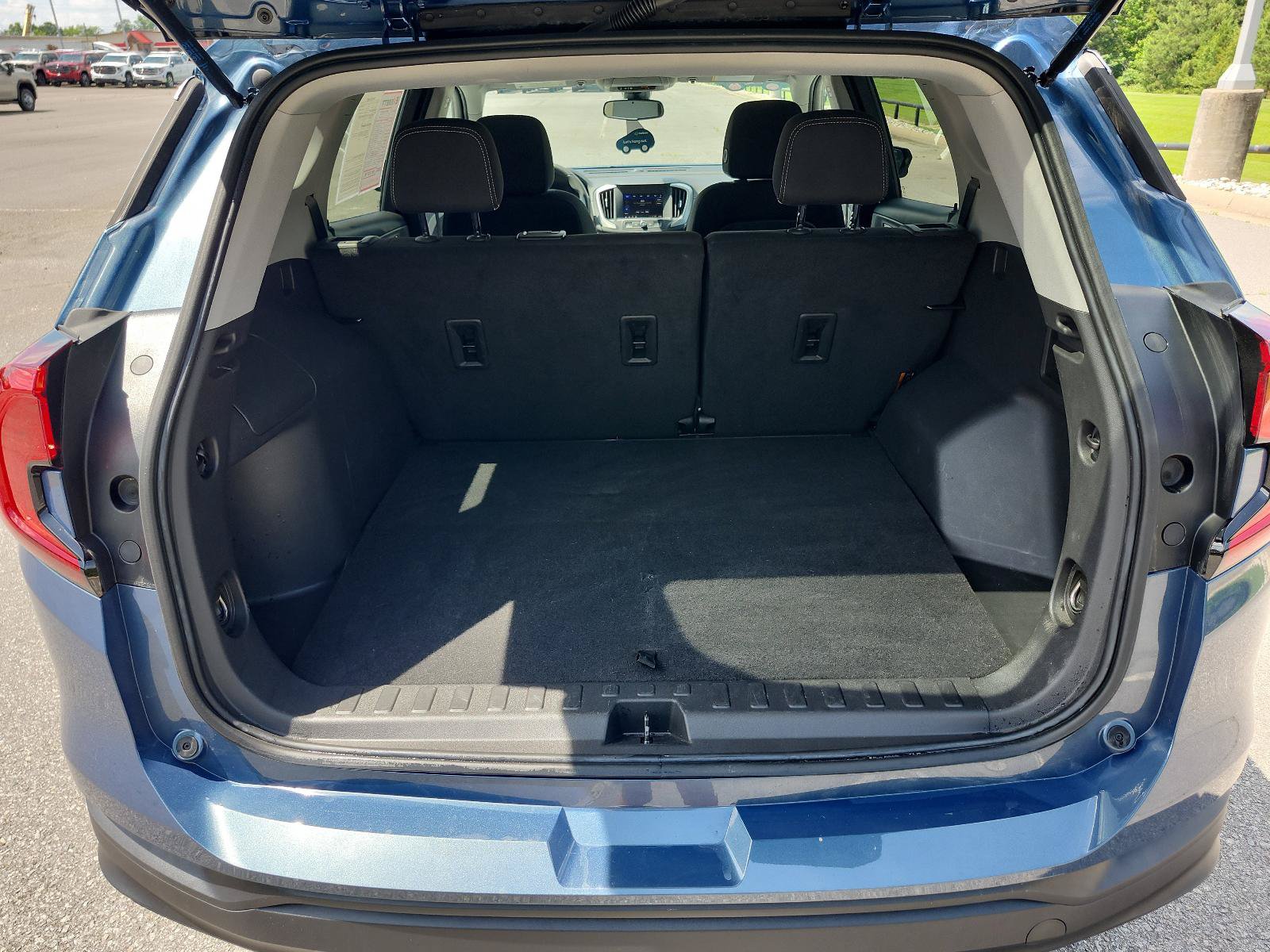 Certified 2024 GMC Terrain SLE w/ Driver Convenience Package FWD image 10