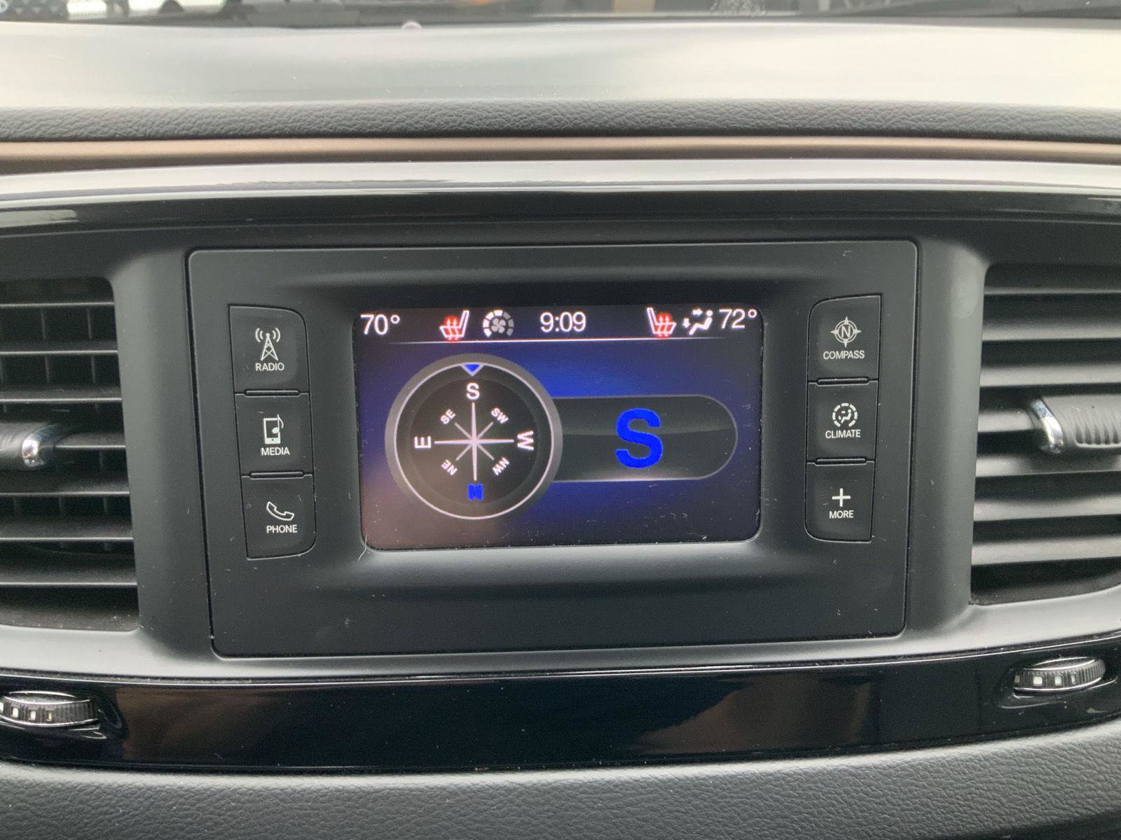 Used 2017 Chrysler Pacifica Touring-L FWD image 32