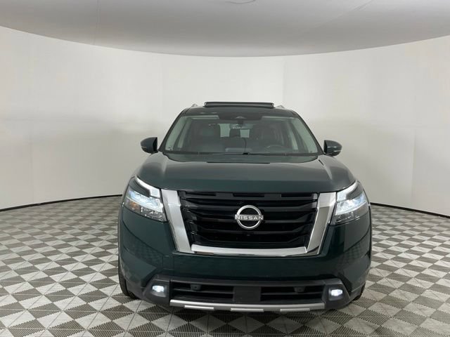 Used 2023 Nissan Pathfinder Platinum AWD/4WD image 2