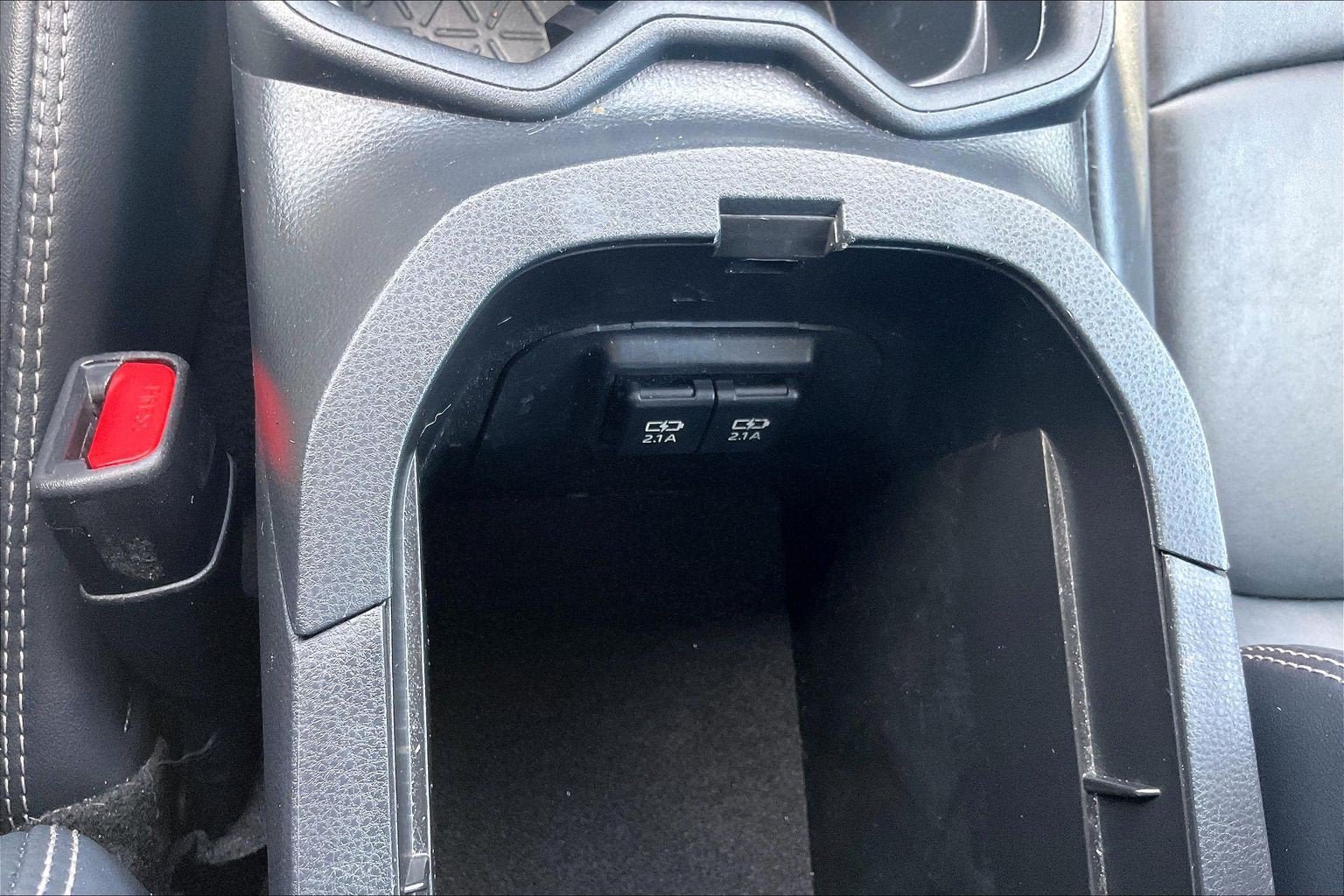 Used 2020 Toyota RAV4 XLE Premium AWD/4WD image 31