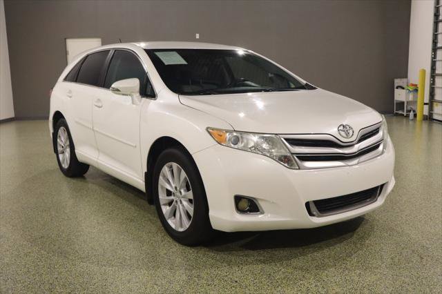 Used 2015 Toyota Venza LE FWD image 1