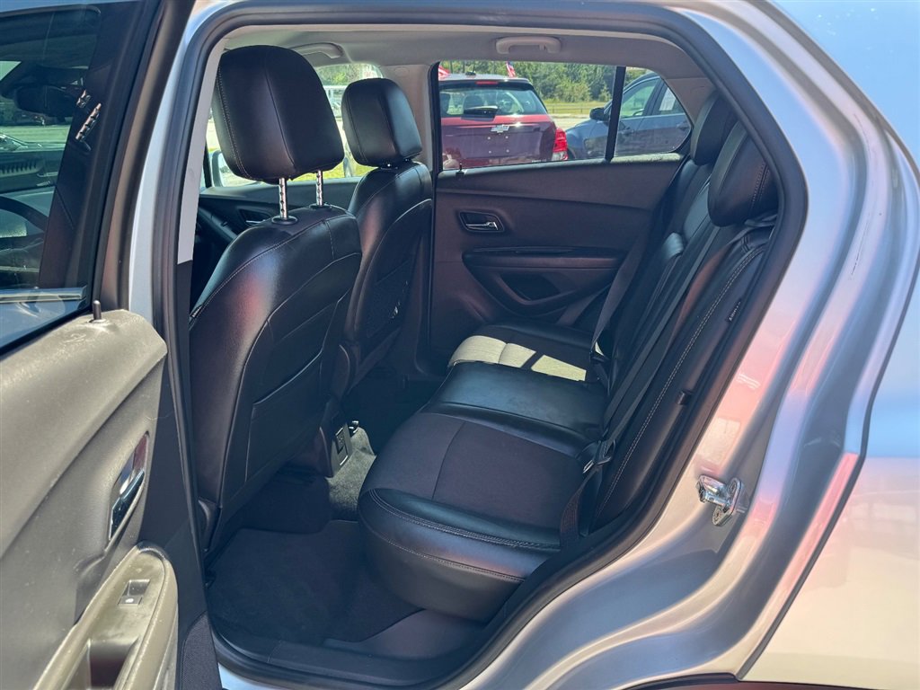 Used 2020 Chevrolet Trax LT w/ LT Convenience Package image 10