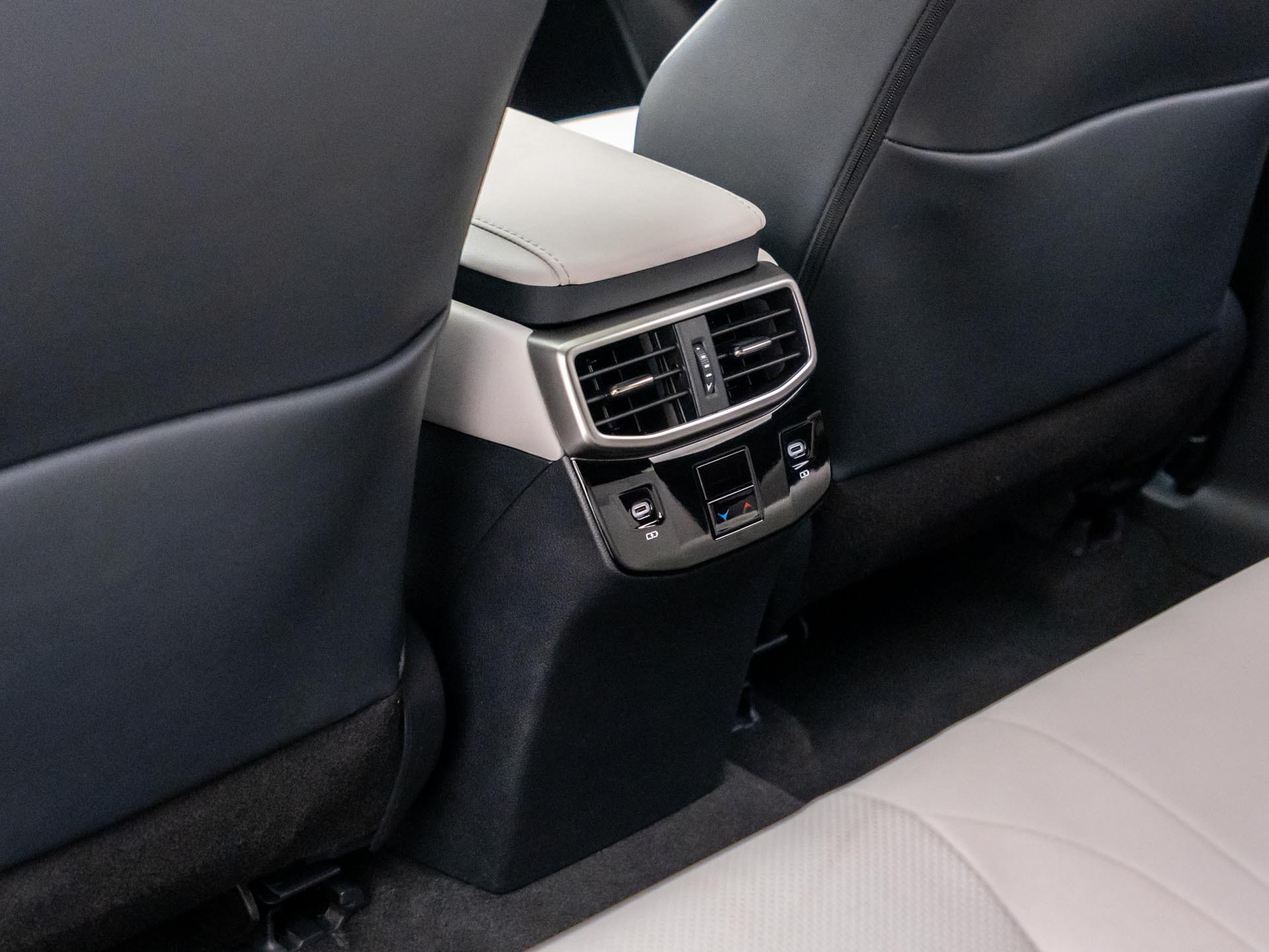 Used 2023 Lexus RX 350 Premium w/ Accessory Package AWD/4WD image 18