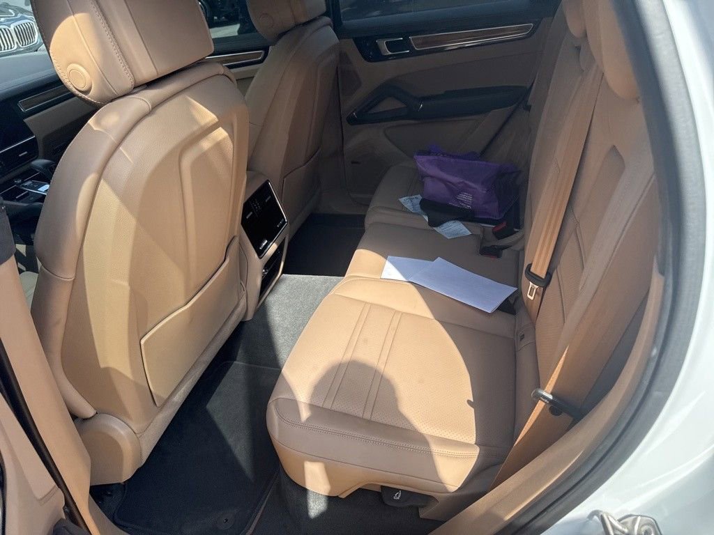 Used 2022 Porsche Cayenne Platinum Edition image 11