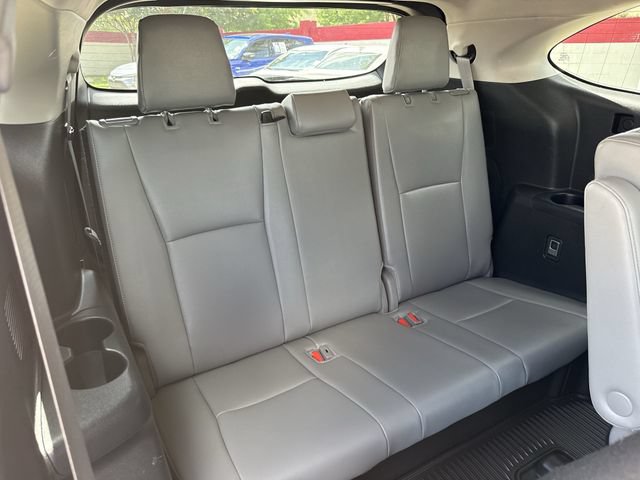 Used 2024 Toyota Highlander Platinum AWD/4WD image 36