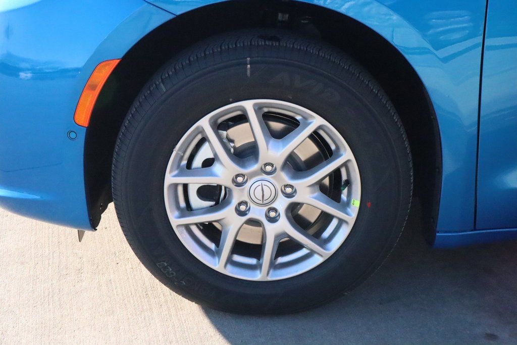 New 2026 Chrysler Pacifica Select FWD image 18