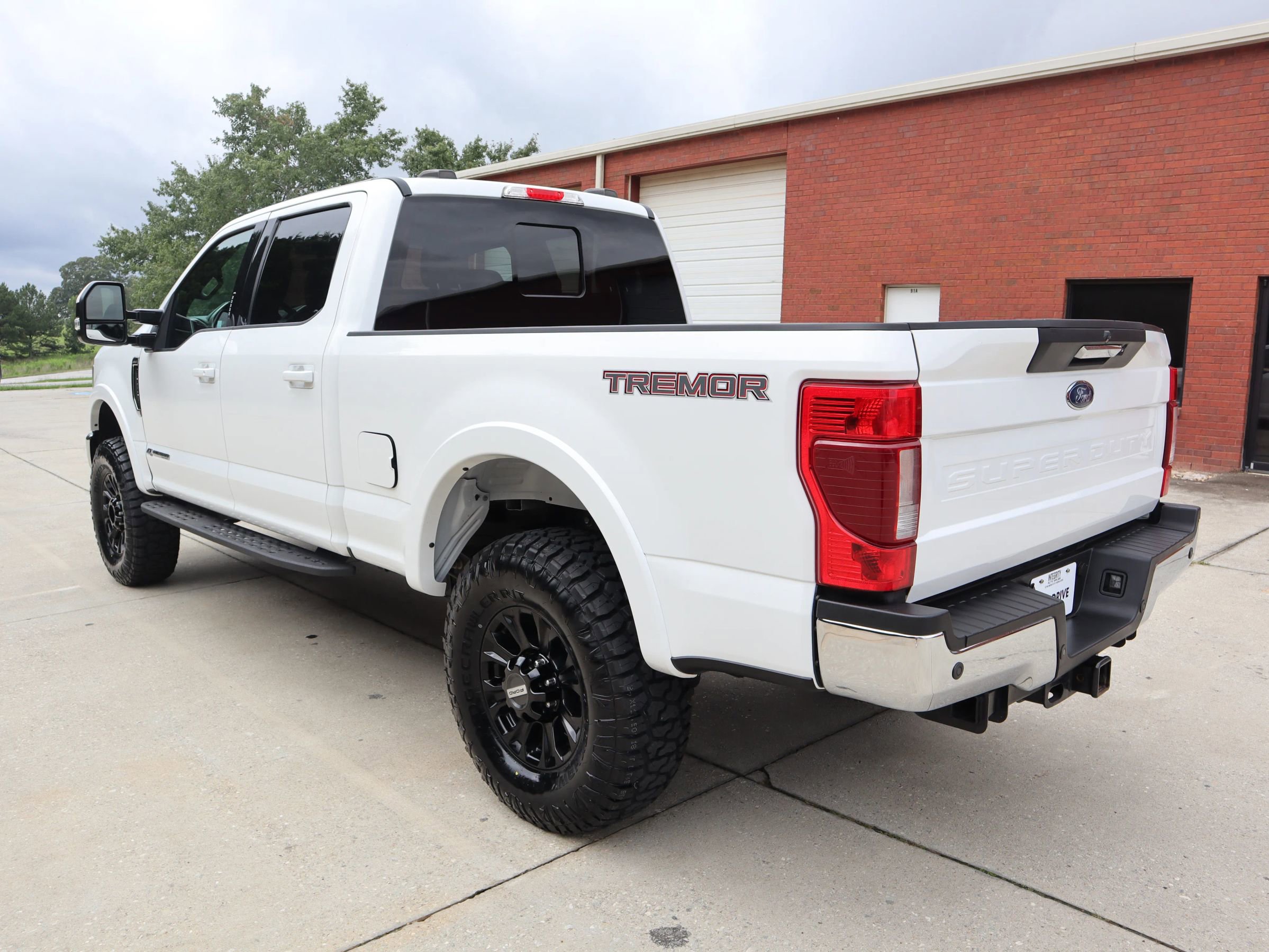 Used 2022 Ford F350 Lariat w/ Tremor Off-Road Package image 3