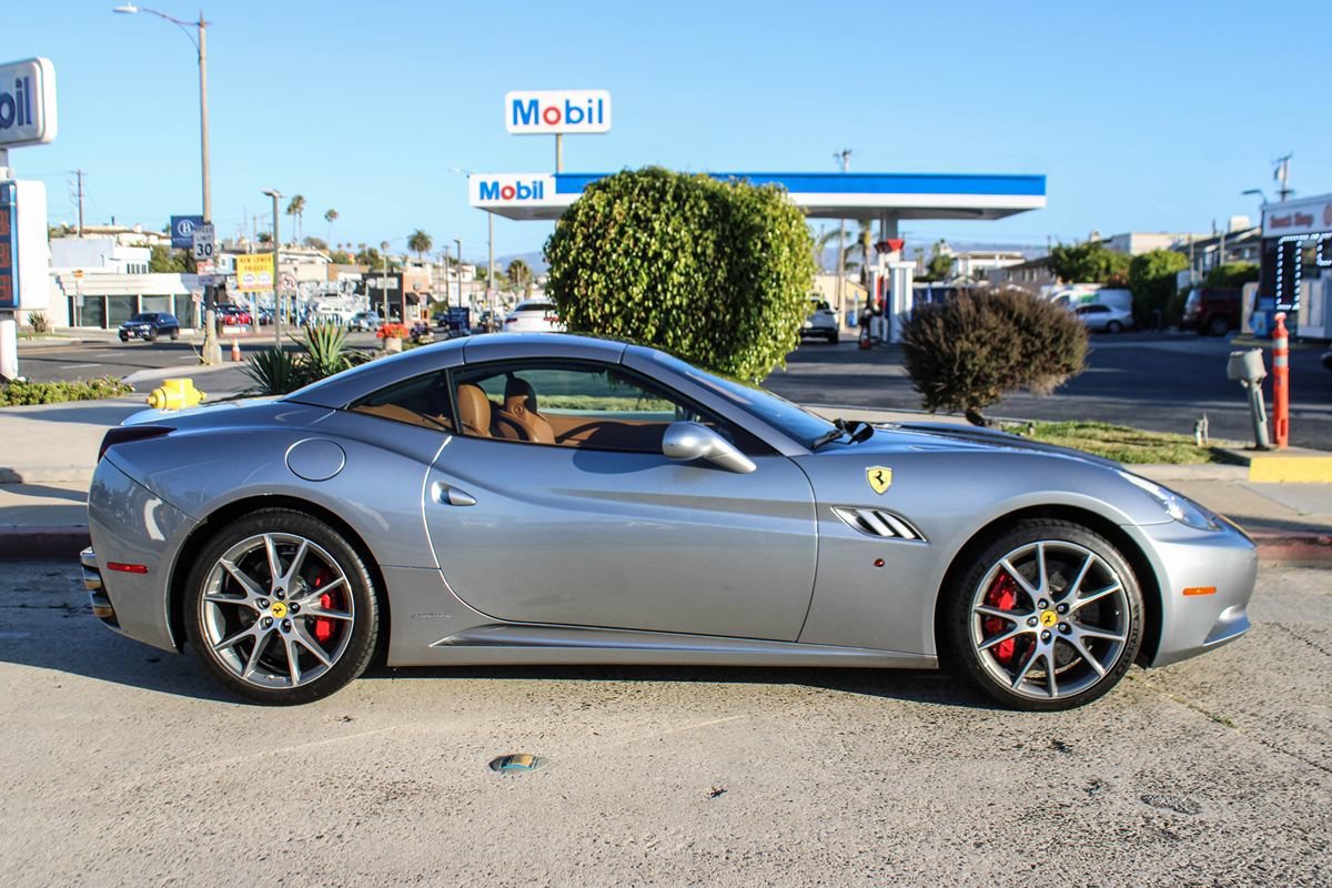 Used 2012 Ferrari California RWD image 43