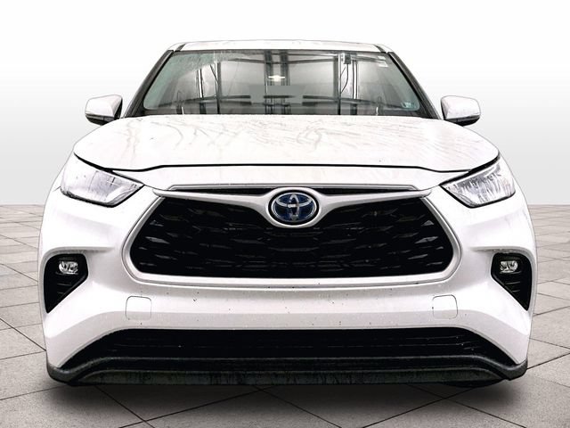 Used 2022 Toyota Highlander LE AWD/4WD image 3