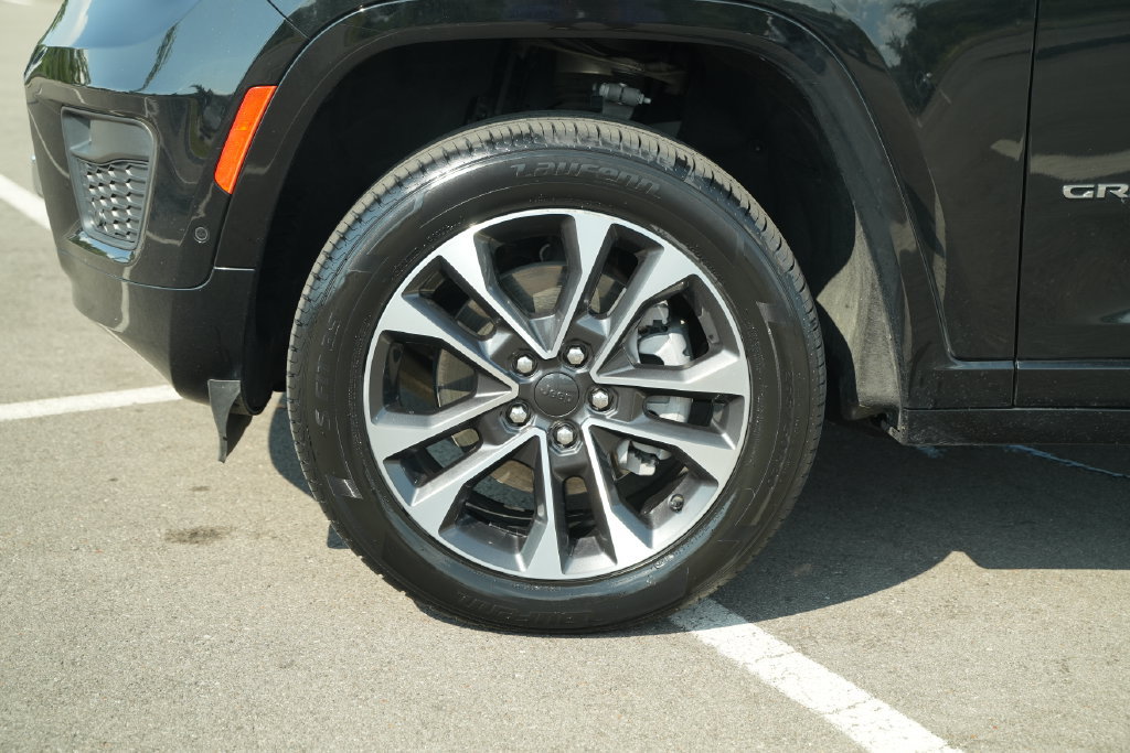 Used 2023 Jeep Grand Cherokee L Overland AWD/4WD image 12