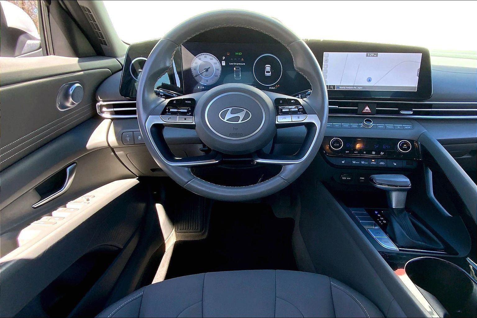 Used 2024 Hyundai Elantra SEL w/ Convenience Package image 5