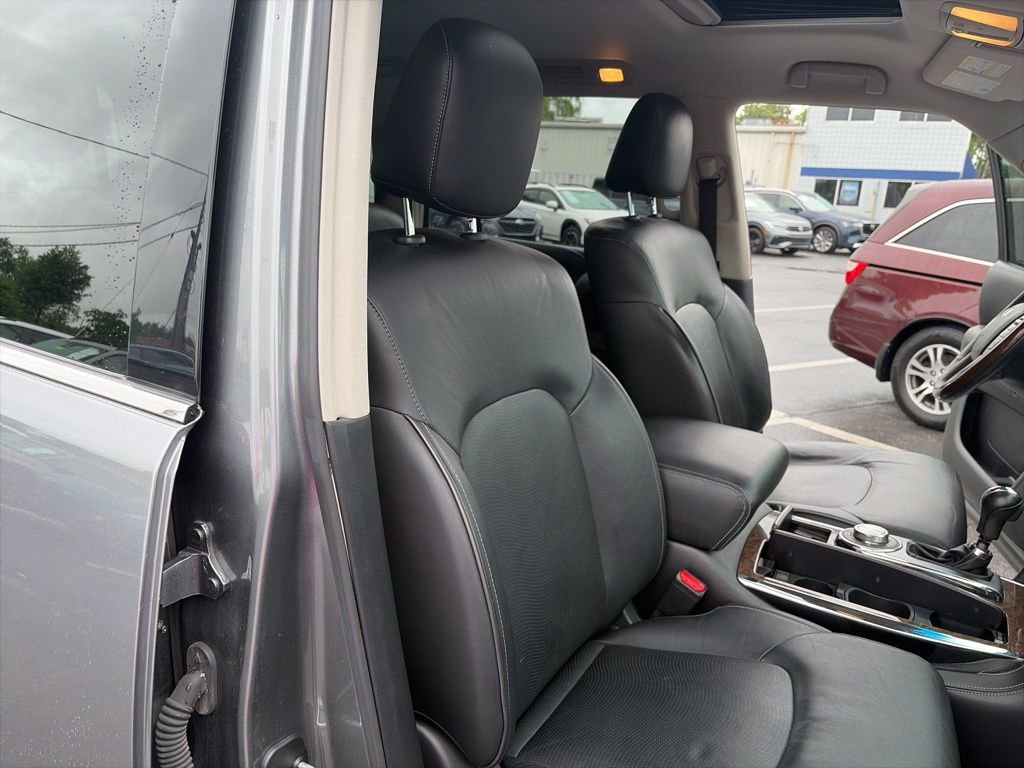 Used 2017 INFINITI QX80 4WD w/ Driver Assistance Package image 32