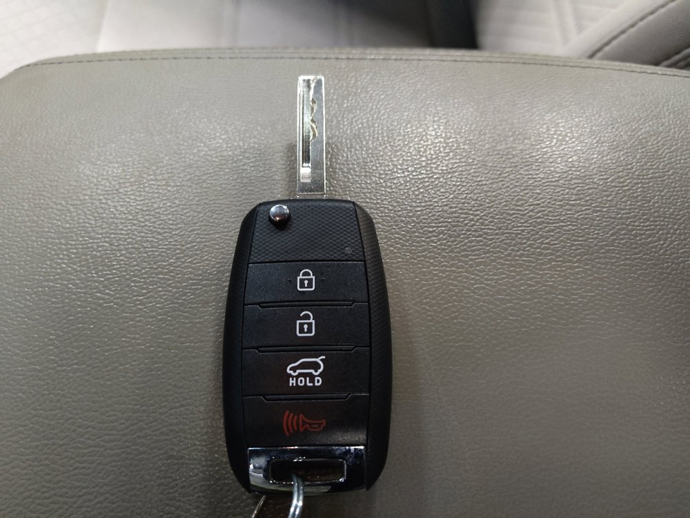 Used 2020 Kia Sorento LX FWD image 32