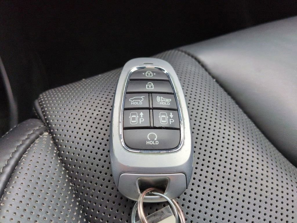 Used 2023 Hyundai Palisade Calligraphy image 31