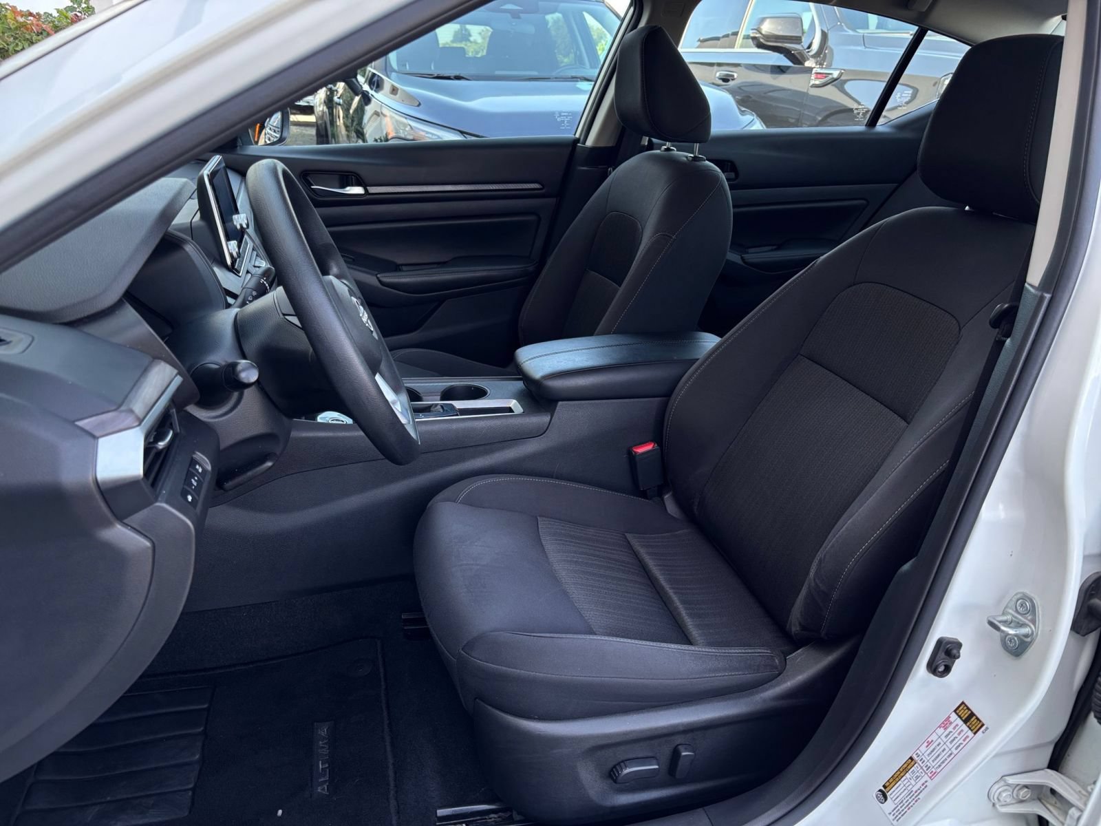 Used 2025 Nissan Altima 2.5 SV FWD image 36