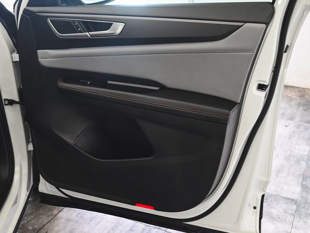 Used 2025 Volkswagen Atlas Peak Edition SE AWD/4WD image 10