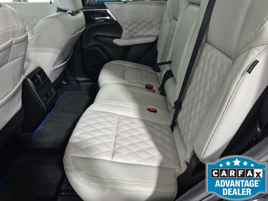 Used 2024 Mitsubishi Outlander SEL AWD/4WD image 19
